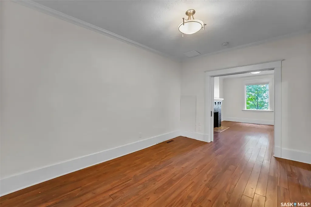 736 7th Avenue N Saskatoon SK S7K 2V4
