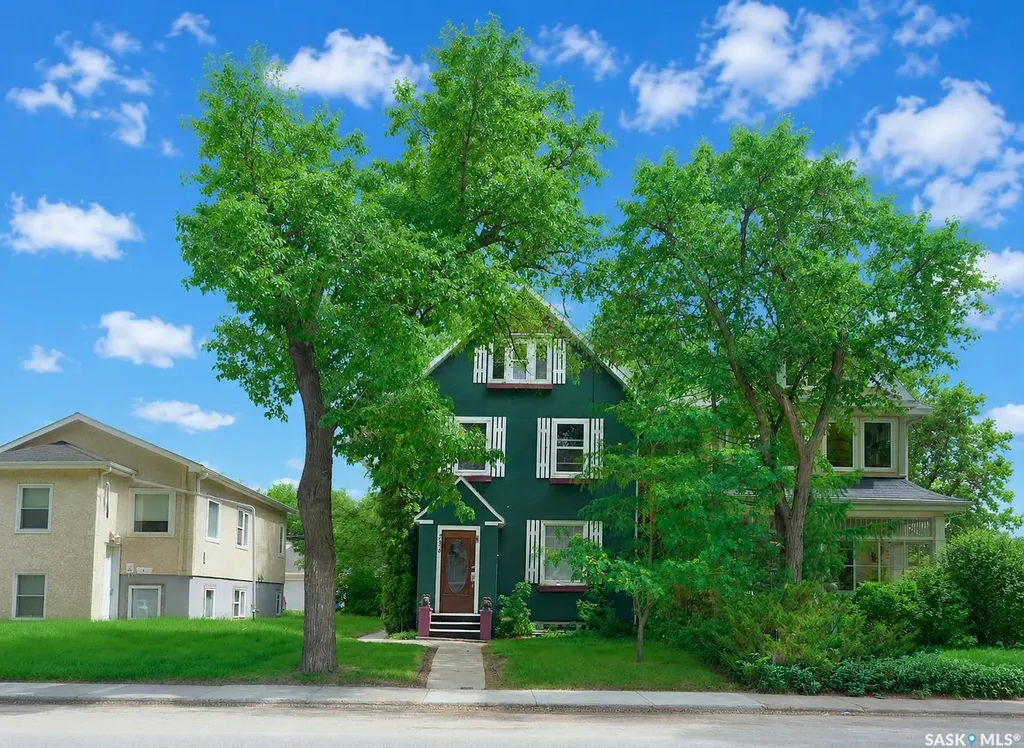 736 7th Avenue N Saskatoon SK S7K 2V4