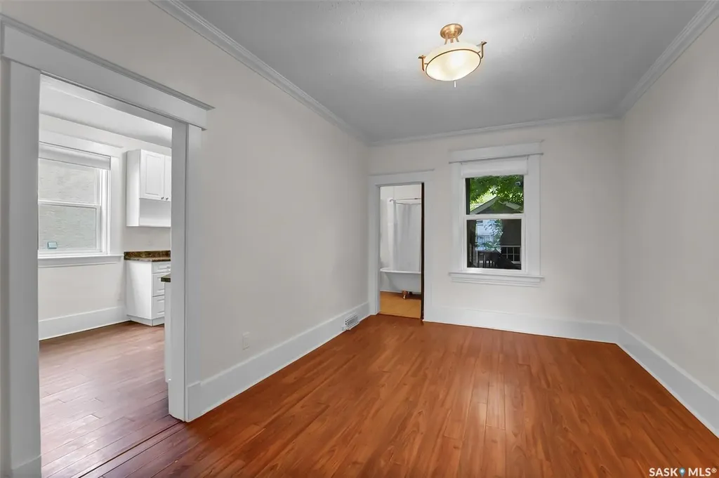 736 7th Avenue N Saskatoon SK S7K 2V4