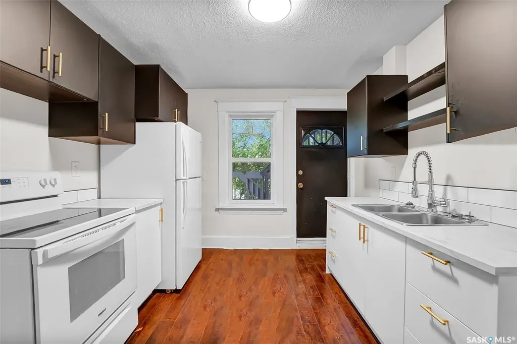 736 7th Avenue N Saskatoon SK S7K 2V4
