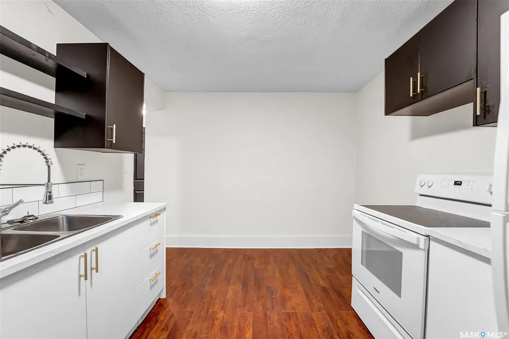 736 7th Avenue N Saskatoon SK S7K 2V4