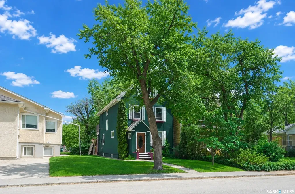 736 7th Avenue N Saskatoon SK S7K 2V4
