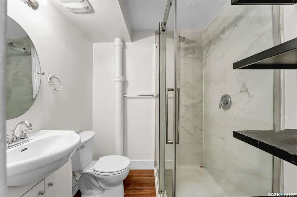 736 7th Avenue N Saskatoon SK S7K 2V4