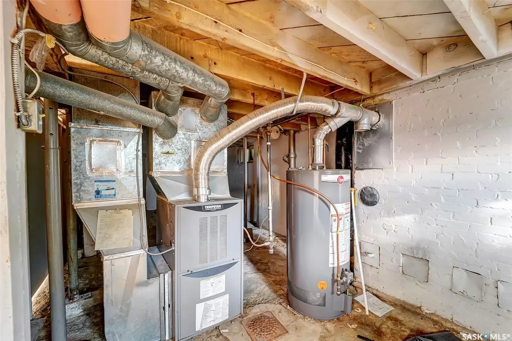736 7th Avenue N Saskatoon SK S7K 2V4