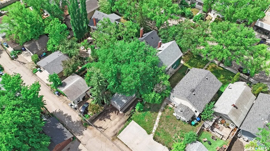736 7th Avenue N Saskatoon SK S7K 2V4