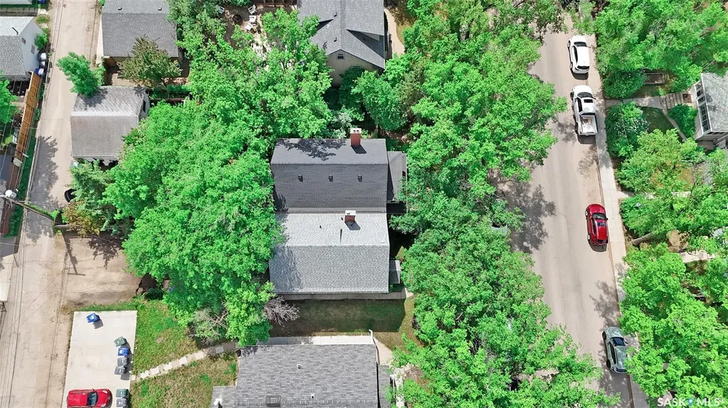 736 7th Avenue N Saskatoon SK S7K 2V4