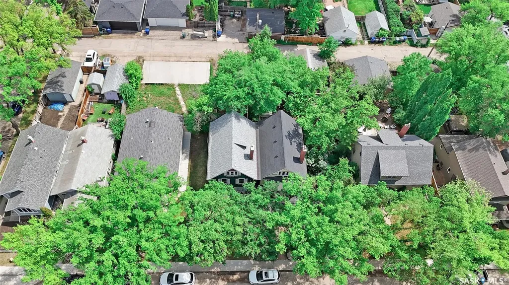 736 7th Avenue N Saskatoon SK S7K 2V4