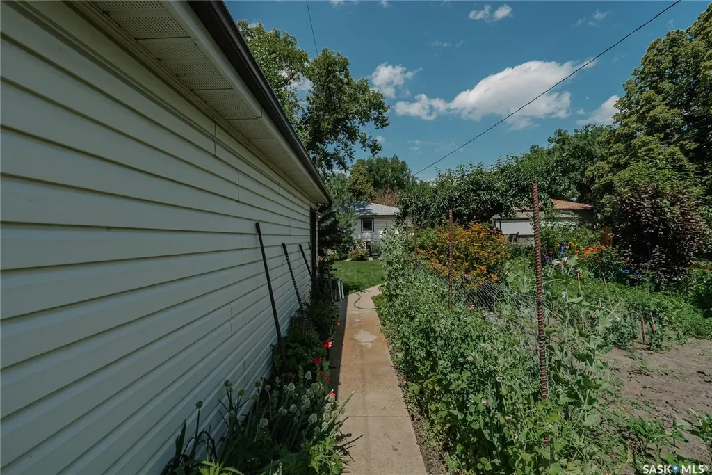 127 107th Street W Saskatoon SK S7N 1P2