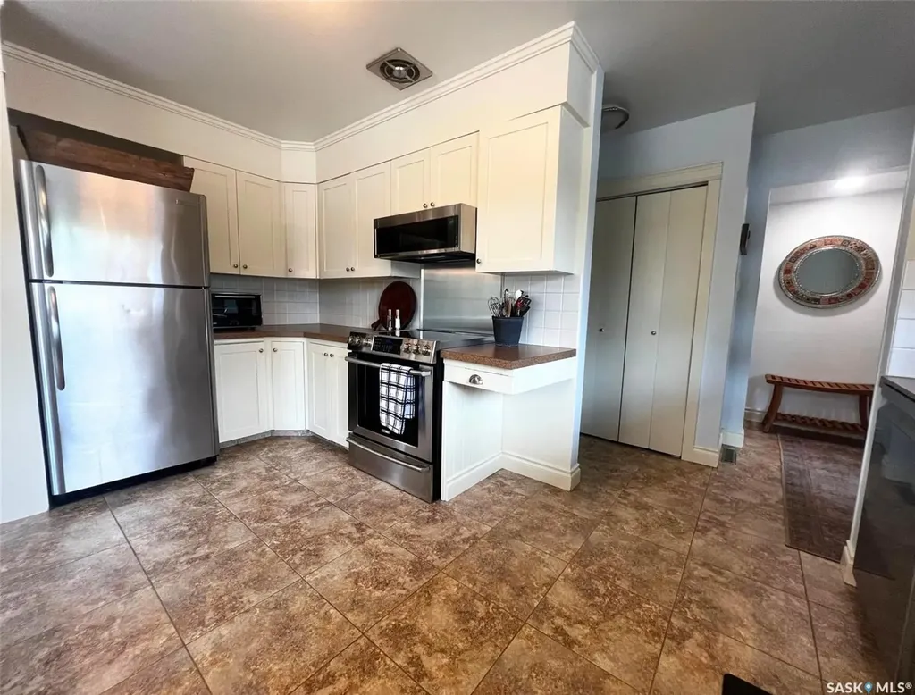 1183 George Street E Swift Current SK S9H 1Z5