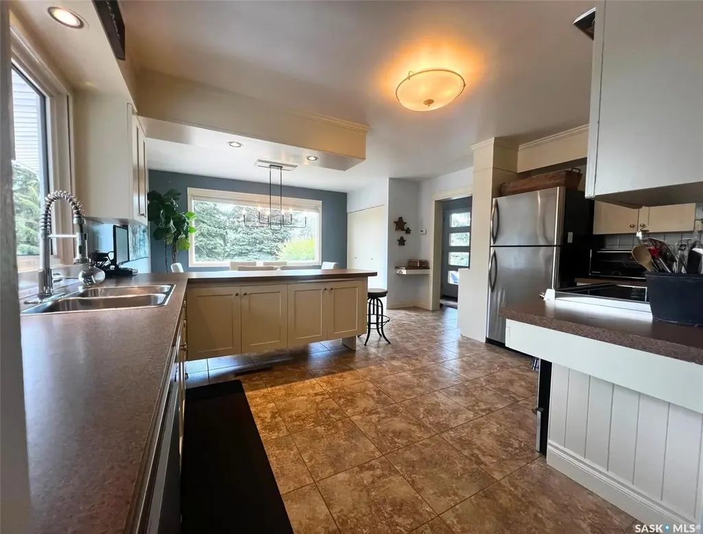 1183 George Street E Swift Current SK S9H 1Z5