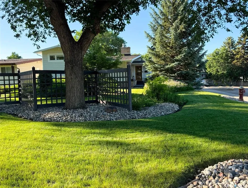 1183 George Street E Swift Current SK S9H 1Z5