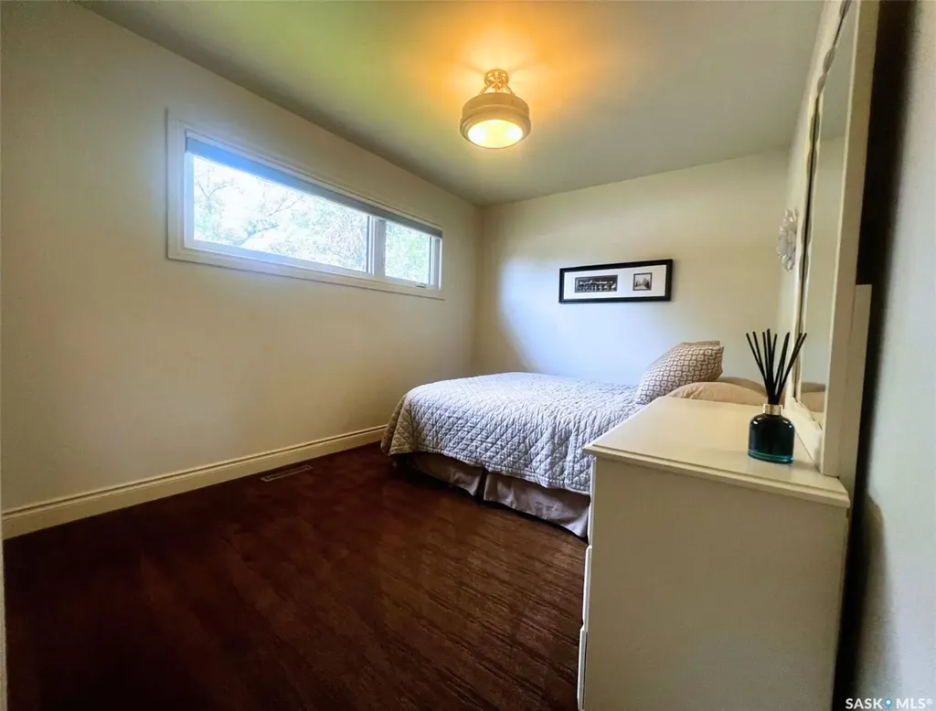 1183 George Street E Swift Current SK S9H 1Z5