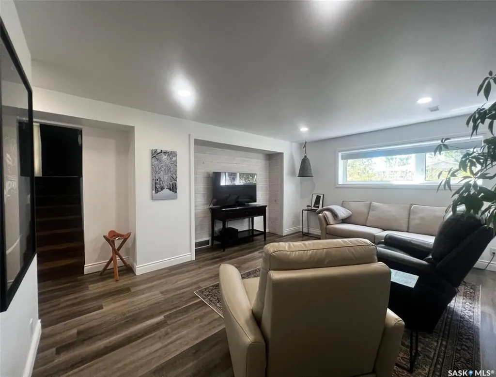 1183 George Street E Swift Current SK S9H 1Z5