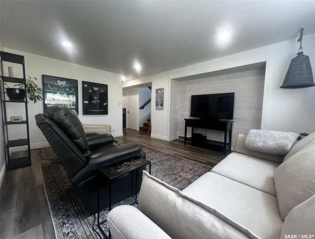 1183 George Street E Swift Current SK S9H 1Z5