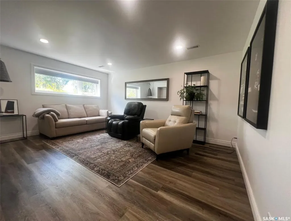 1183 George Street E Swift Current SK S9H 1Z5