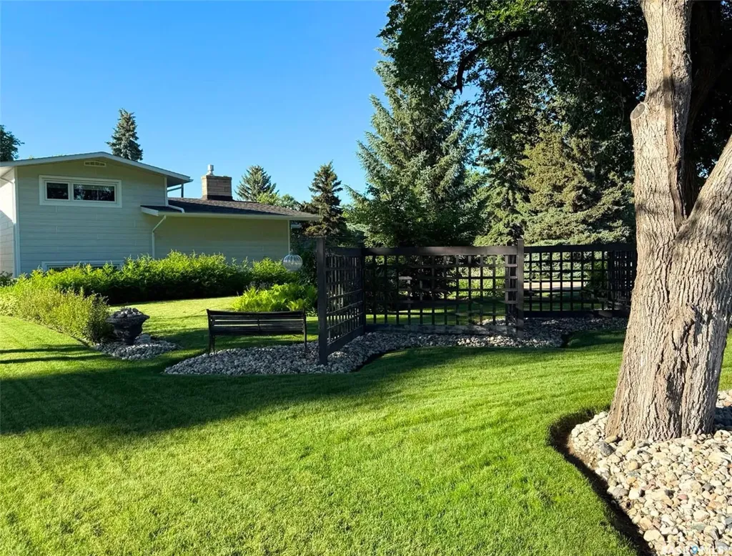 1183 George Street E Swift Current SK S9H 1Z5