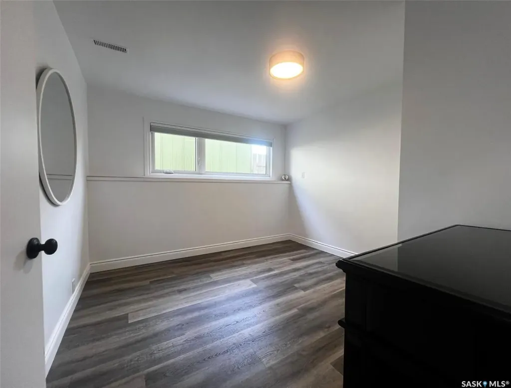 1183 George Street E Swift Current SK S9H 1Z5