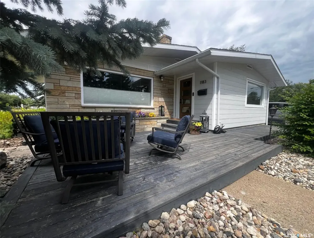 1183 George Street E Swift Current SK S9H 1Z5