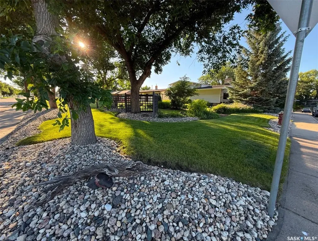 1183 George Street E Swift Current SK S9H 1Z5