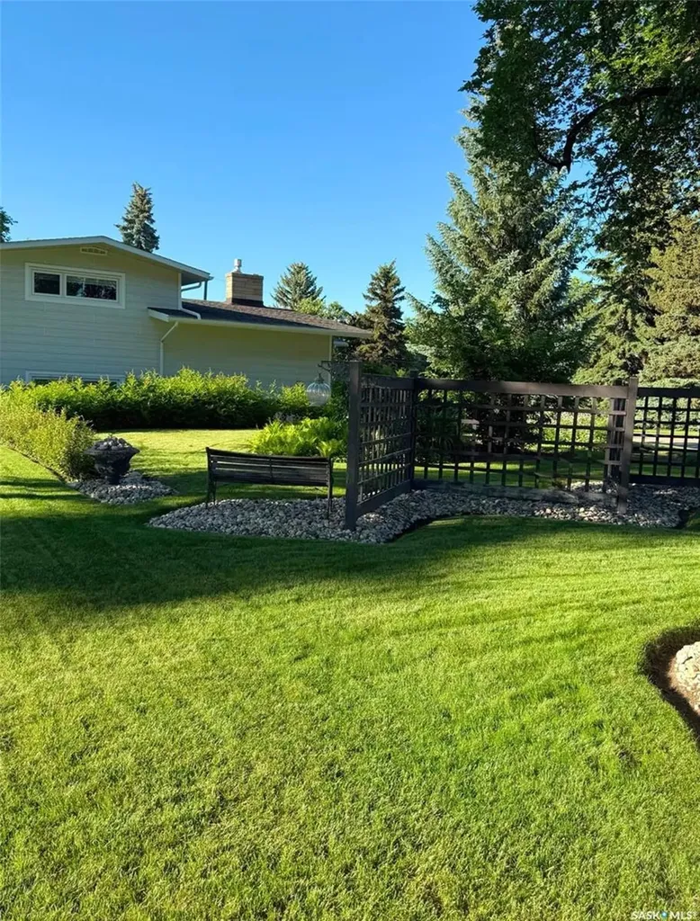 1183 George Street E Swift Current SK S9H 1Z5
