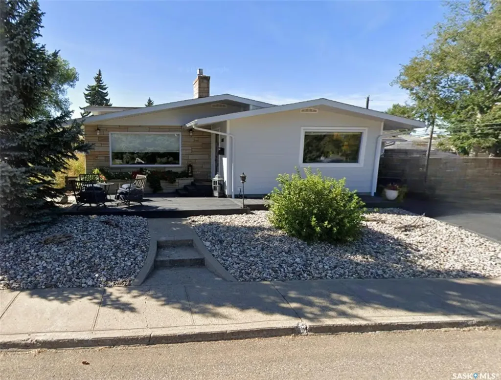 1183 George Street E Swift Current SK S9H 1Z5