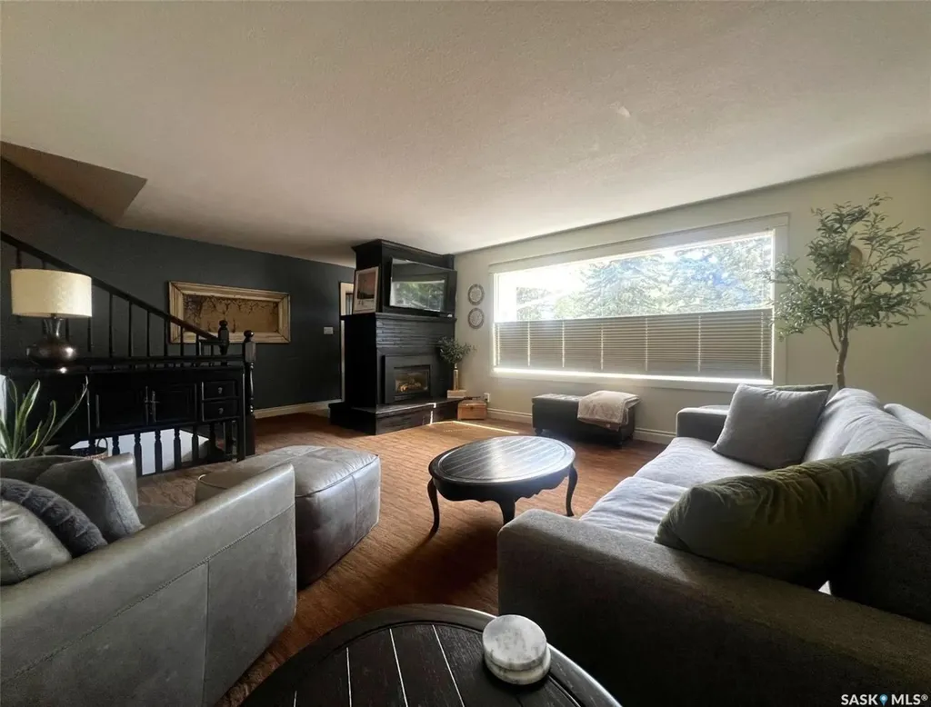 1183 George Street E Swift Current SK S9H 1Z5