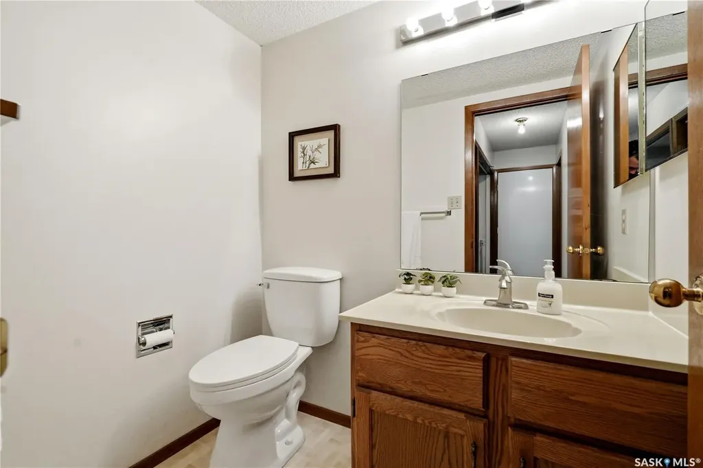 818 Spencer Lane Saskatoon SK S7K 7T5