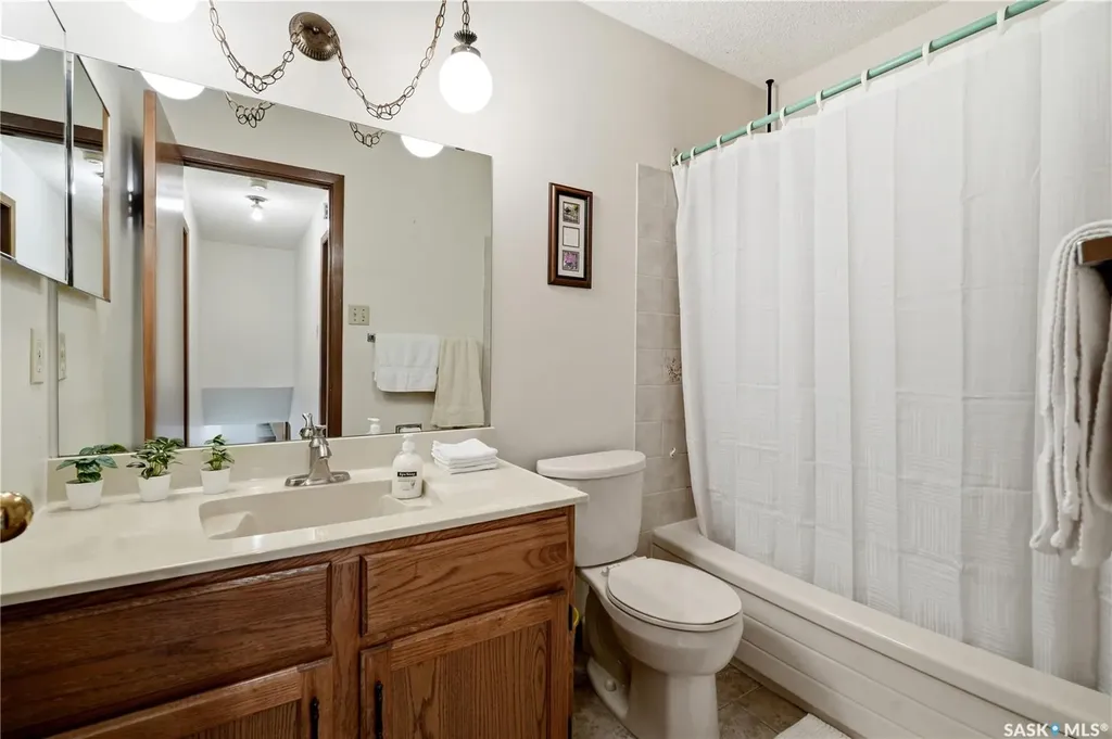 818 Spencer Lane Saskatoon SK S7K 7T5