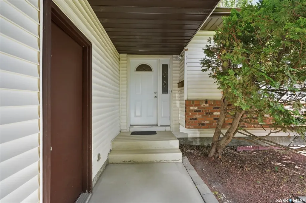 818 Spencer Lane Saskatoon SK S7K 7T5