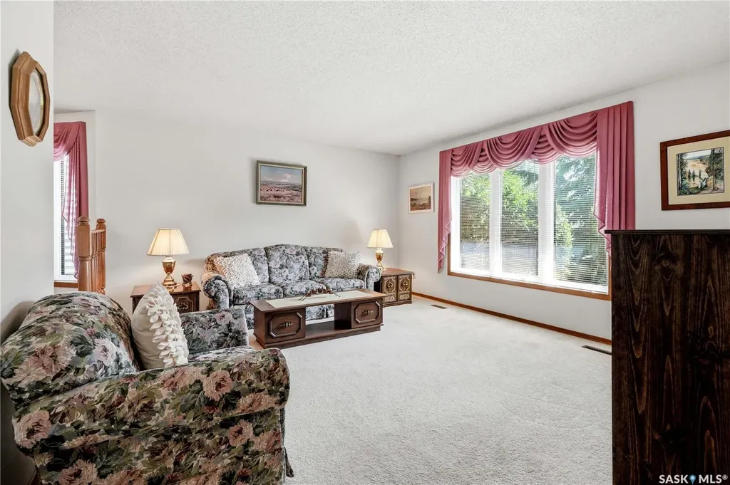 818 Spencer Lane Saskatoon SK S7K 7T5