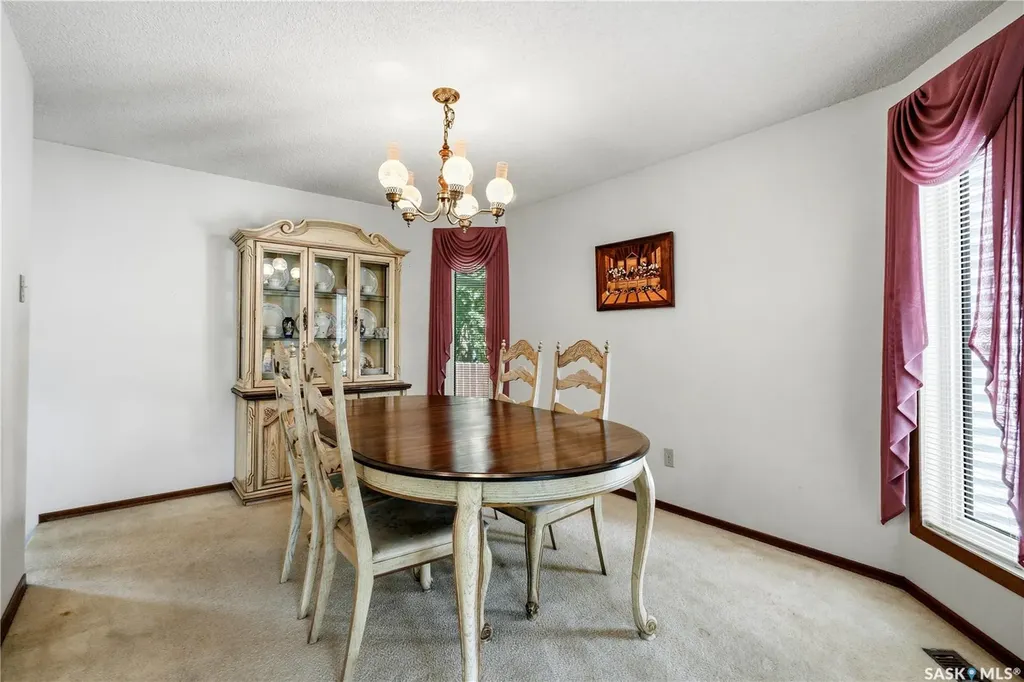 818 Spencer Lane Saskatoon SK S7K 7T5