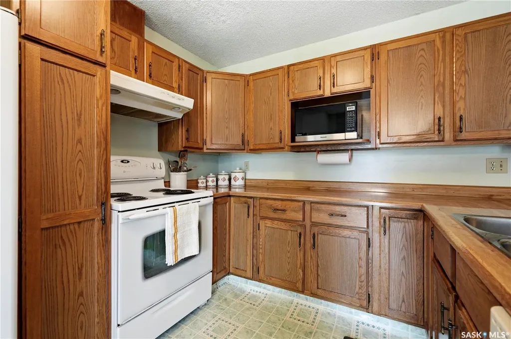 818 Spencer Lane Saskatoon SK S7K 7T5