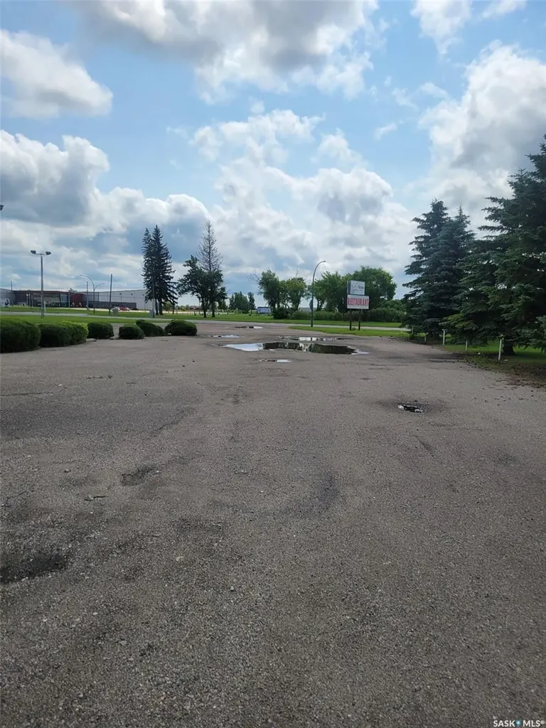 702 3rd Avenue W Melville SK S0A 2P0