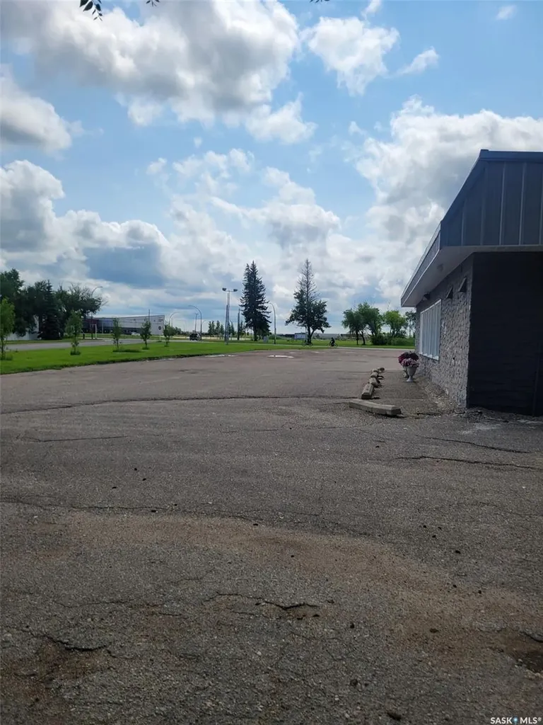 702 3rd Avenue W Melville SK S0A 2P0