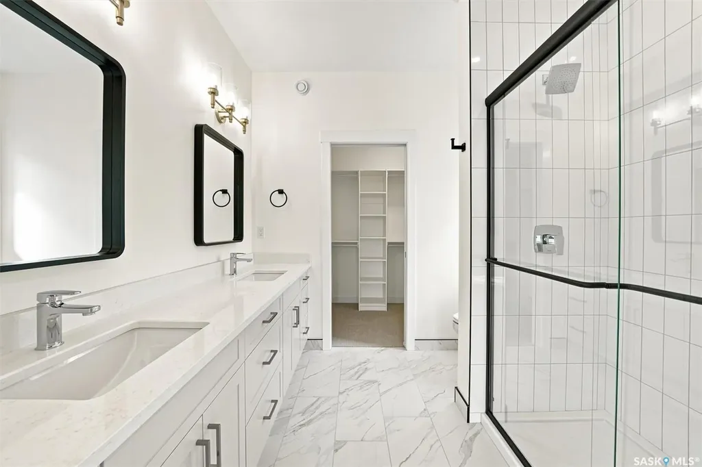 242 Doran Way Saskatoon SK S7H 4N2
