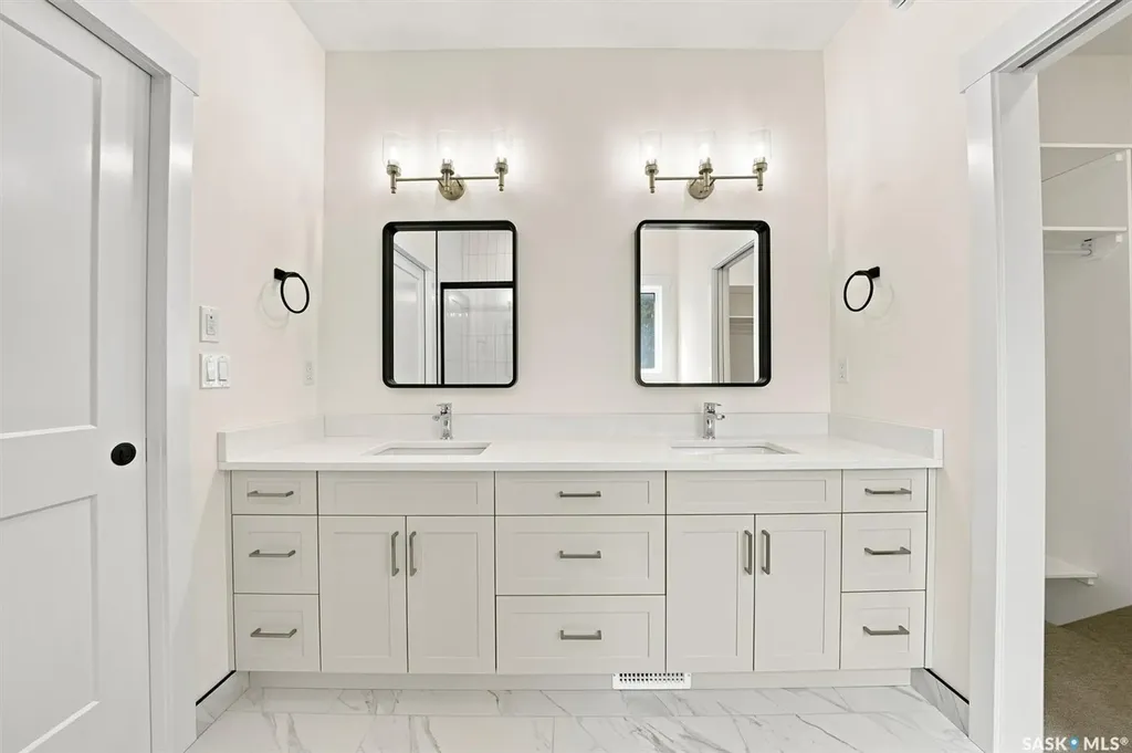 242 Doran Way Saskatoon SK S7H 4N2