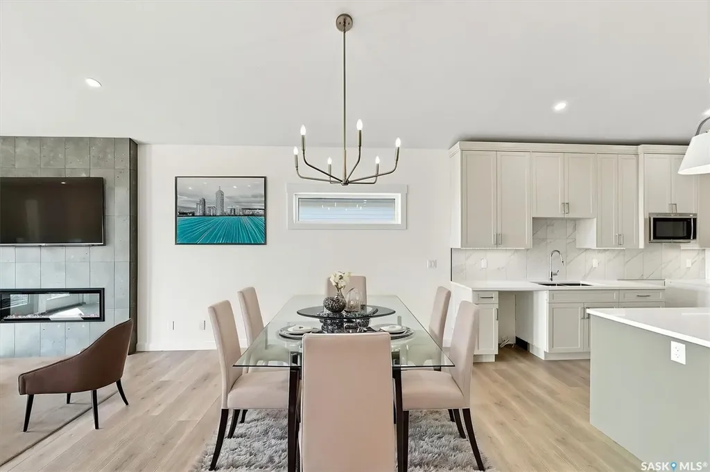 242 Doran Way Saskatoon SK S7H 4N2