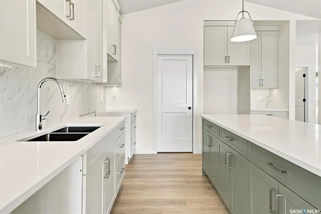 242 Doran Way Saskatoon SK S7H 4N2