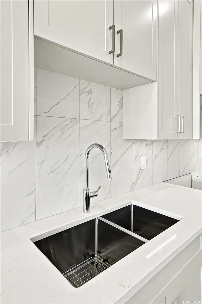 242 Doran Way Saskatoon SK S7H 4N2