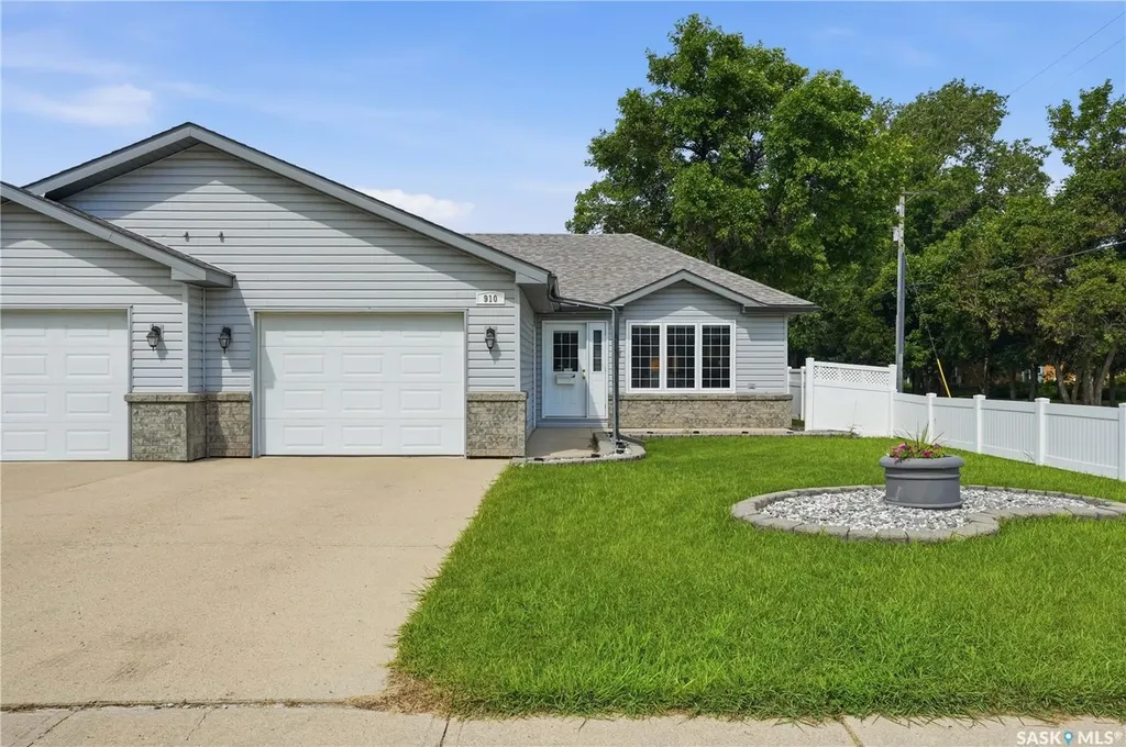 910 1st Street W Assiniboia SK S0H 0B0