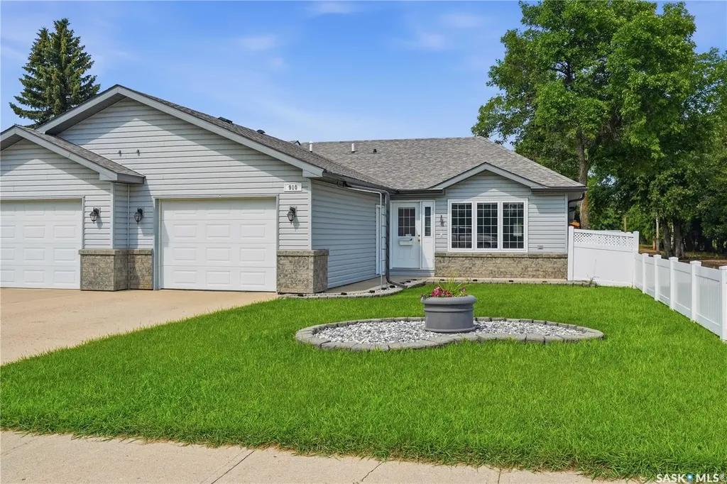 910 1st Street W Assiniboia SK S0H 0B0