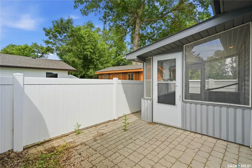 910 1st Street W Assiniboia SK S0H 0B0
