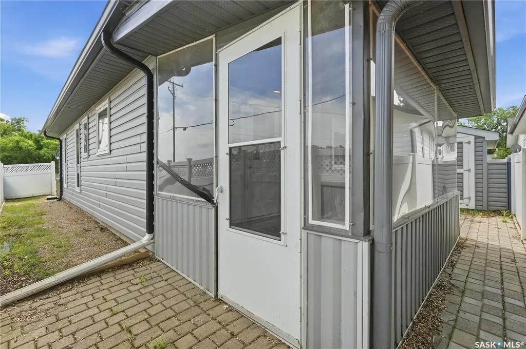 910 1st Street W Assiniboia SK S0H 0B0