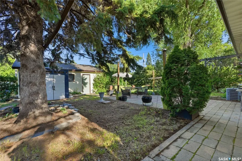 2301 Cairns Avenue Saskatoon SK S7J 1T9