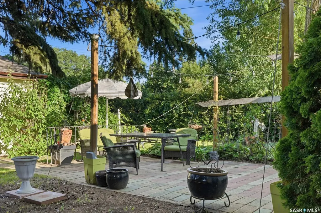 2301 Cairns Avenue Saskatoon SK S7J 1T9
