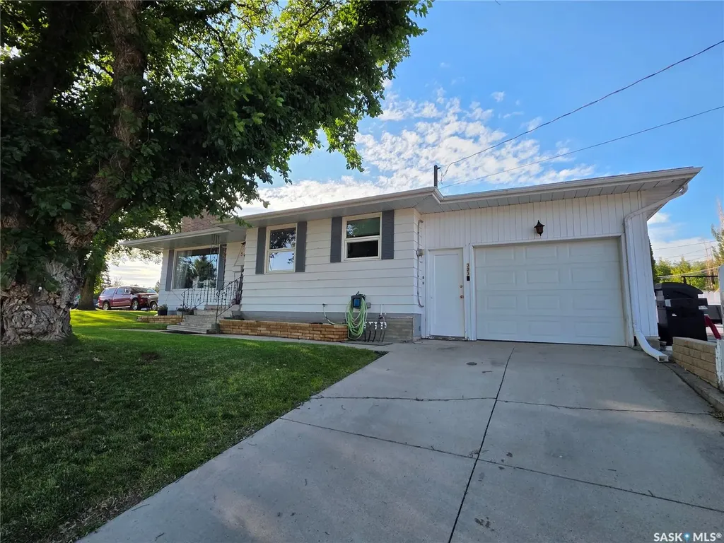 303 13th Avenue NE Swift Current SK S9H 2V9