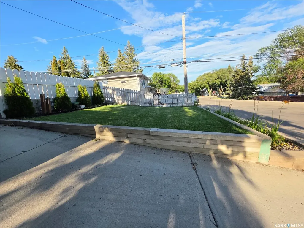 303 13th Avenue NE Swift Current SK S9H 2V9
