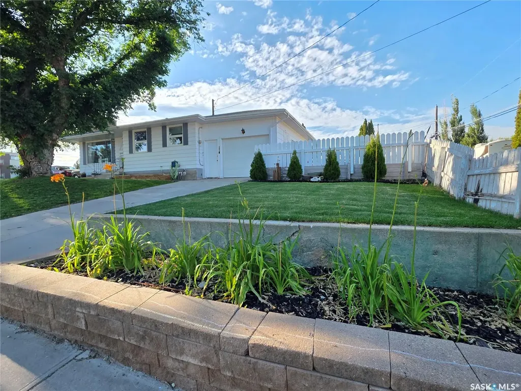 303 13th Avenue NE Swift Current SK S9H 2V9