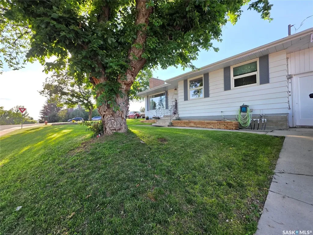 303 13th Avenue NE Swift Current SK S9H 2V9
