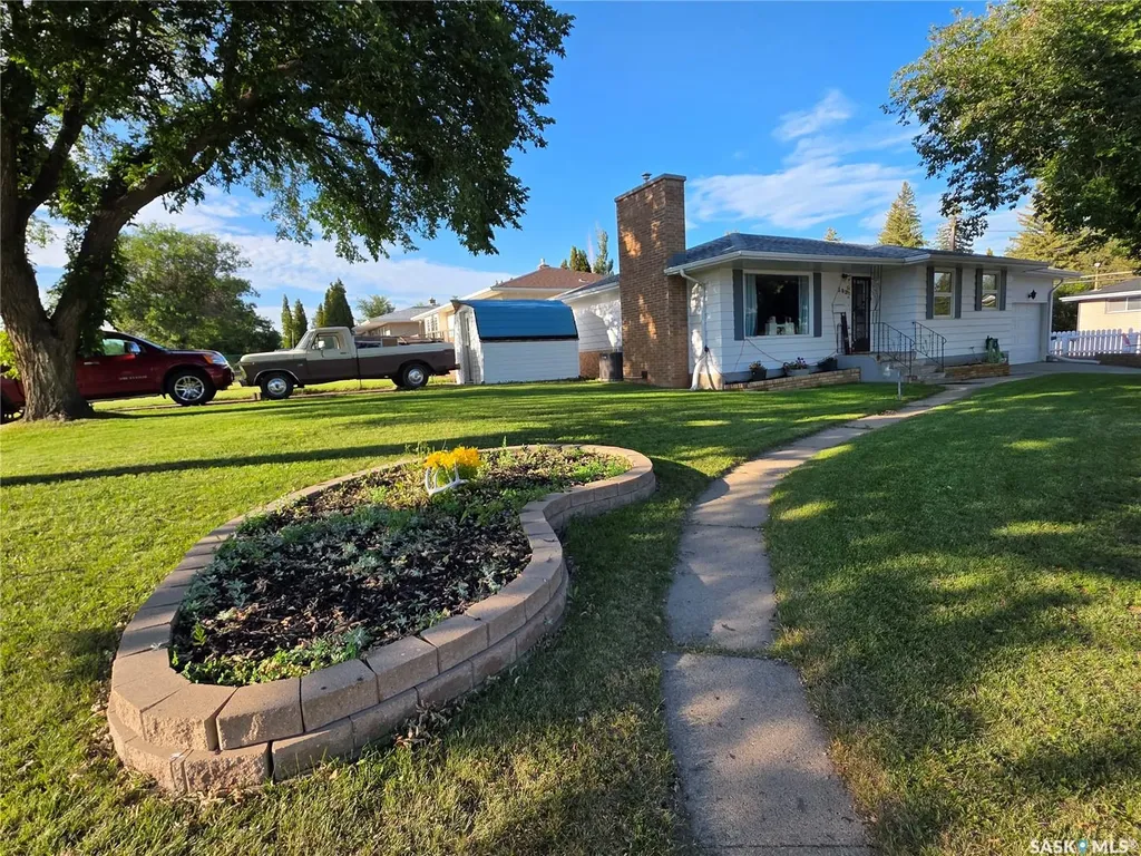 303 13th Avenue NE Swift Current SK S9H 2V9